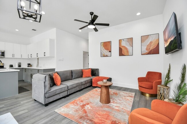 Building Photo - 4909 Higgins St