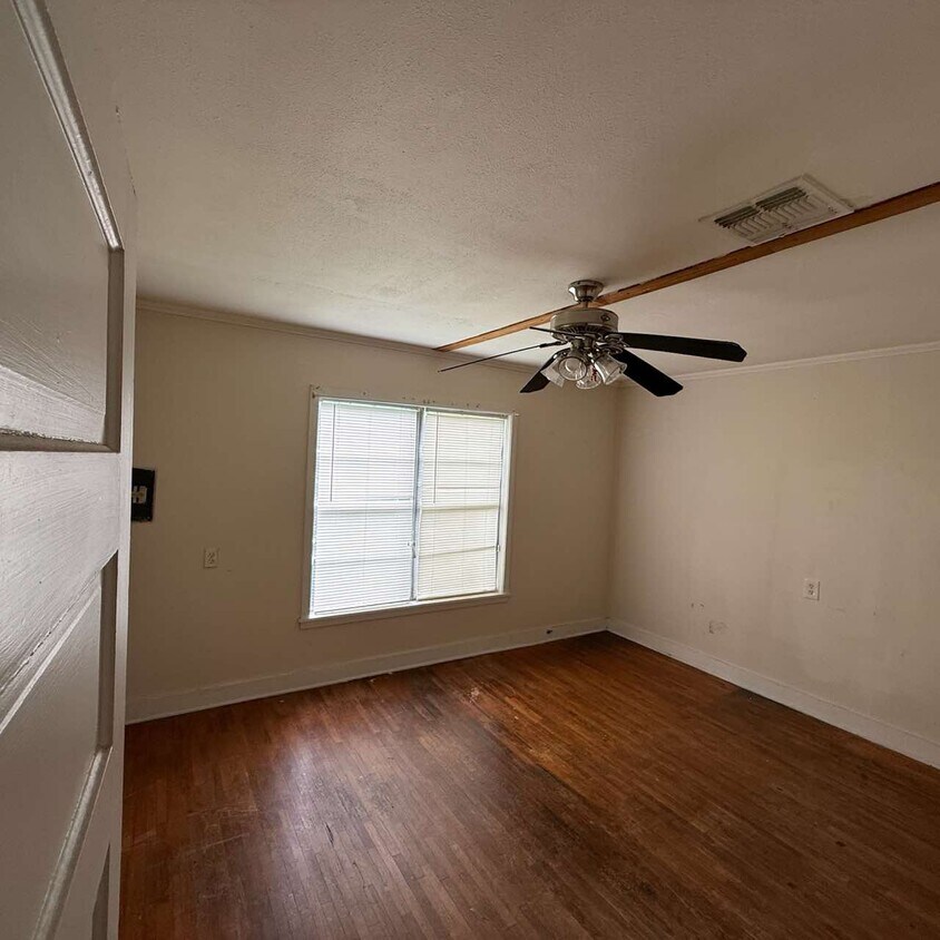 Foto del edificio - 1620 McMullen St