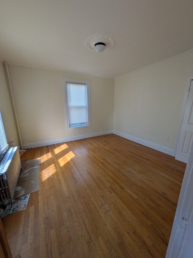 Building Photo - 22 Eastburn St