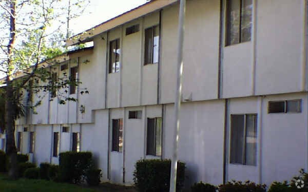Primary Photo - Chelsea Court Apartments