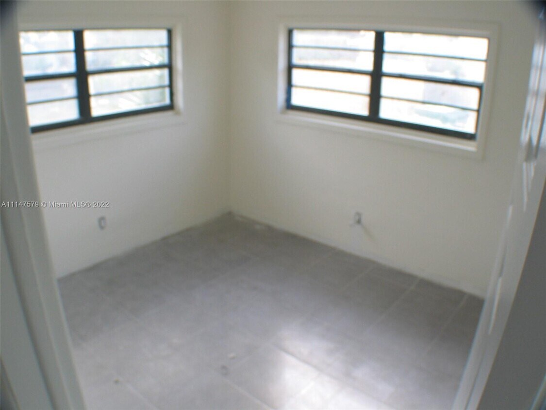 Primary Photo - 2633 SW 34th Ave
