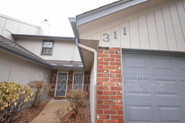 Foto del edificio - 311 NE Timbercreek Dr