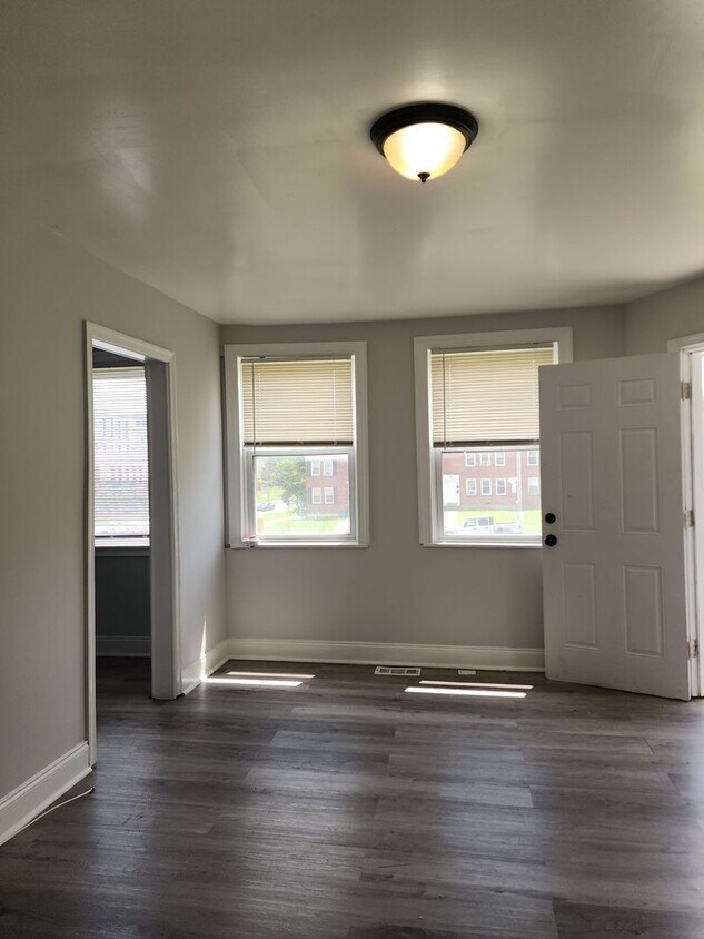 Foto principal - 1660 E Cold Spring Ln