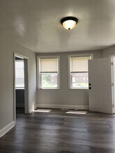 Building Photo - 1660 E Cold Spring Ln
