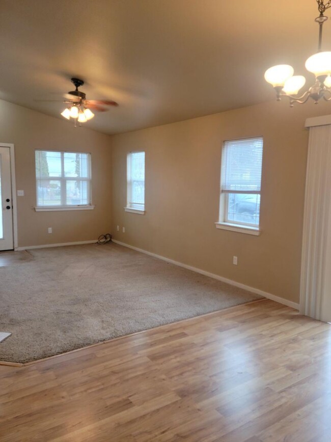 Building Photo - 3 br, 2 bath House - 1304 5th Ave W