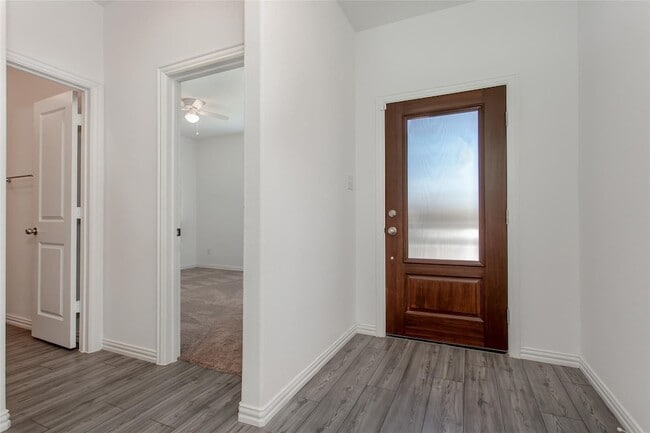 Building Photo - 2157 Clarion Dr