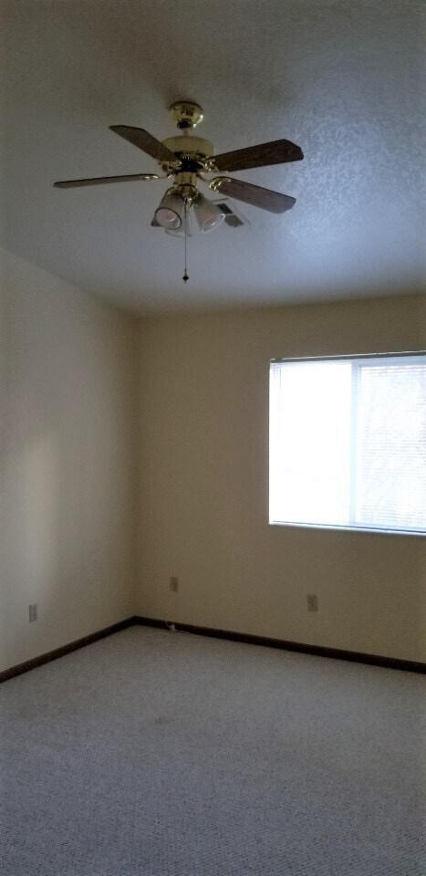 Foto del edificio - 716 Hilltop Ln