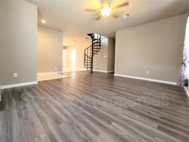 Building Photo - 5413 Trailview Dr