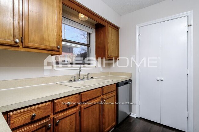 Foto del edificio - "Welcome Home! Get 1 month FREE RENT when ...