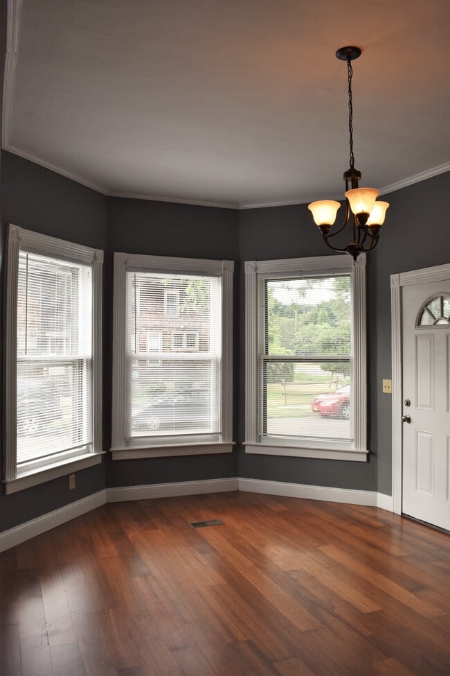 Living Room - 614 W 1st St