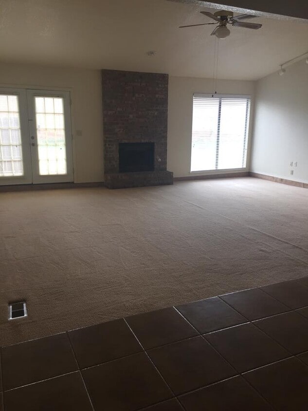 115 Clubhouse Ct Unit 115, Elk City, OK 73644 Condo for Rent in Elk