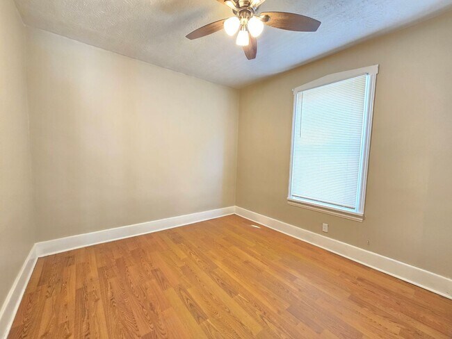 Foto del edificio - ? Renovated 4-Bedroom Home with Modern Upg...