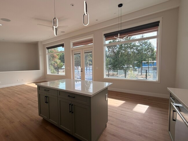Building Photo - 1175 Franklin's Gull Rd