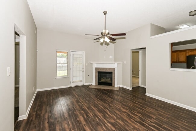 Building Photo - 1176 Warwick Pl