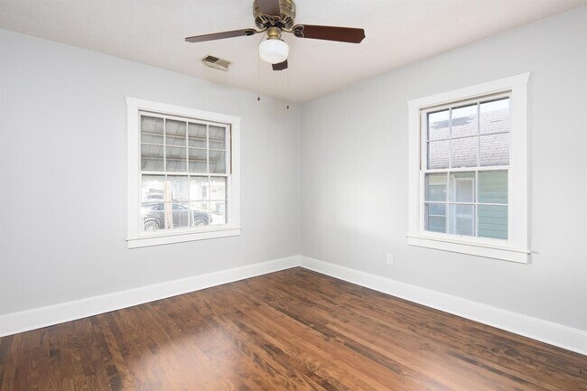 Foto del edificio - 1220 Hammond Ave