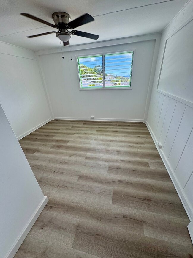 Building Photo - 3/1 w/ ocean views and all utilities inclu...