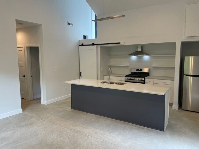 Building Photo - 208 Watts St