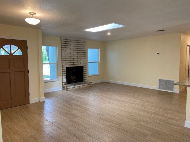 Building Photo - 5520 Beggs Rd