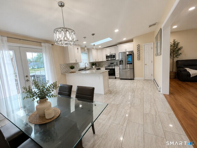 Foto del edificio - 381 Hope Hill Rd
