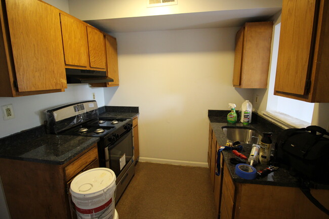 Kitchen - 4221 W Girard Ave