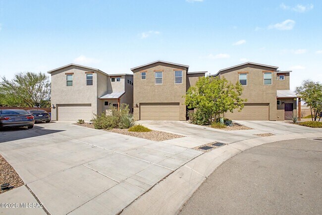 Building Photo - 4240 E Columbus Park Pl