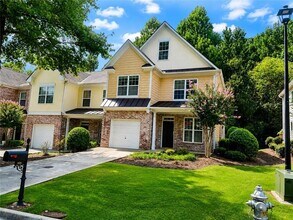 Building Photo - 388 St Claire Dr