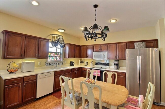 Building Photo - 10447 Kensington Cir