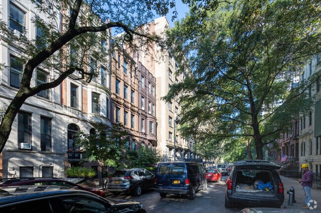 Building Photo - 150 W 87th St