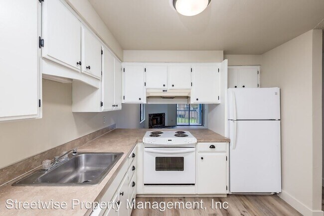 Building Photo - 10825 SW Garden Park Pl