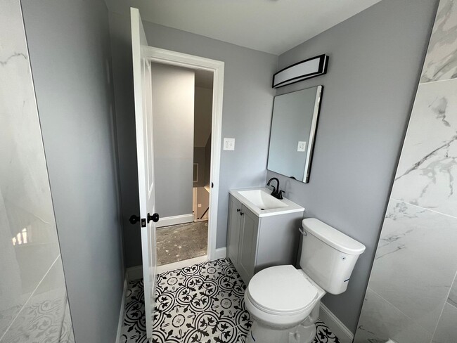 Foto del edificio - Renovated 4 bed 2 bath single home in levi...