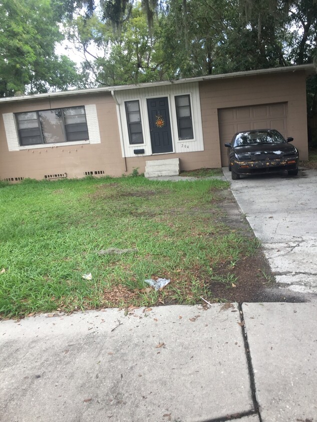 Primary Photo - Fenced Back Yard!