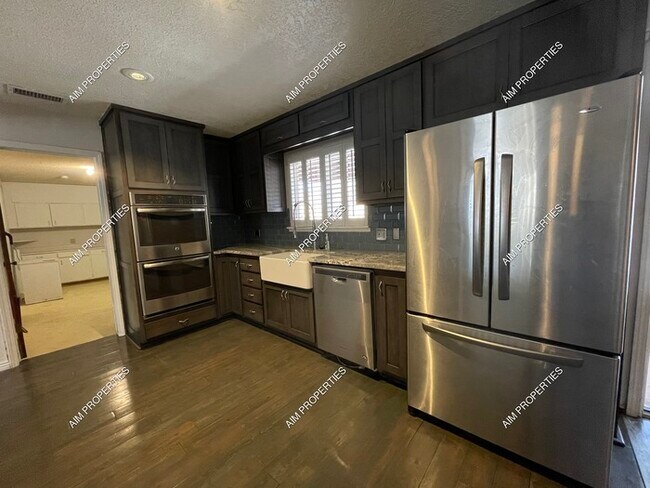 Building Photo - 4204 Amherst Dr NE