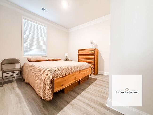 Foto del edificio - Beautiful, Cozy Home in Greenville!