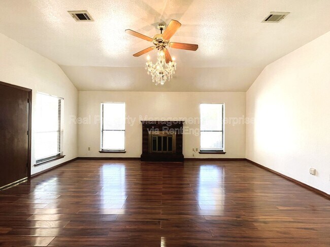 Building Photo - 5804 Republic Dr