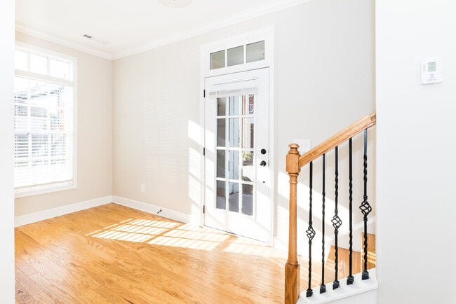 foyer/entry - 6043 Keats St