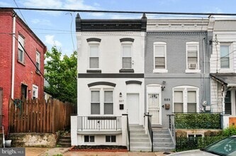 Building Photo - 887 N 46th St