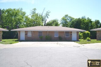 Building Photo - 802 Pecan Cir