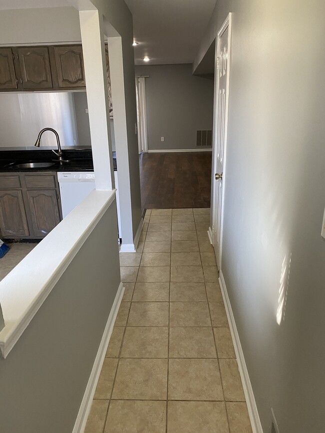 Foto del edificio - 2104 Woodbridge Commons Way