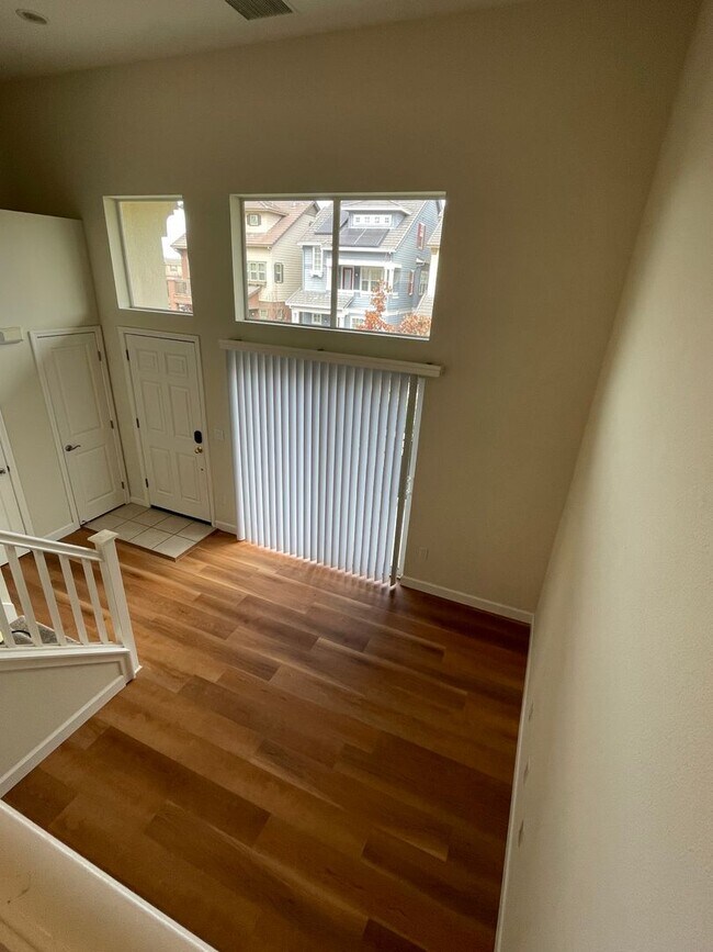 Foto del edificio - Great Location Spacious 3 Bedroom Townhous...