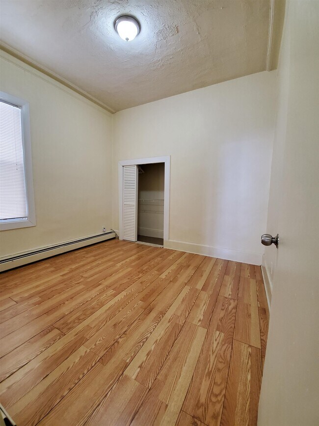 Foto del edificio - 6120 Hudson Ave