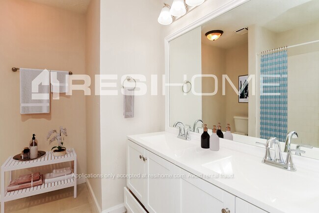 Building Photo - 7611 Breda Dr