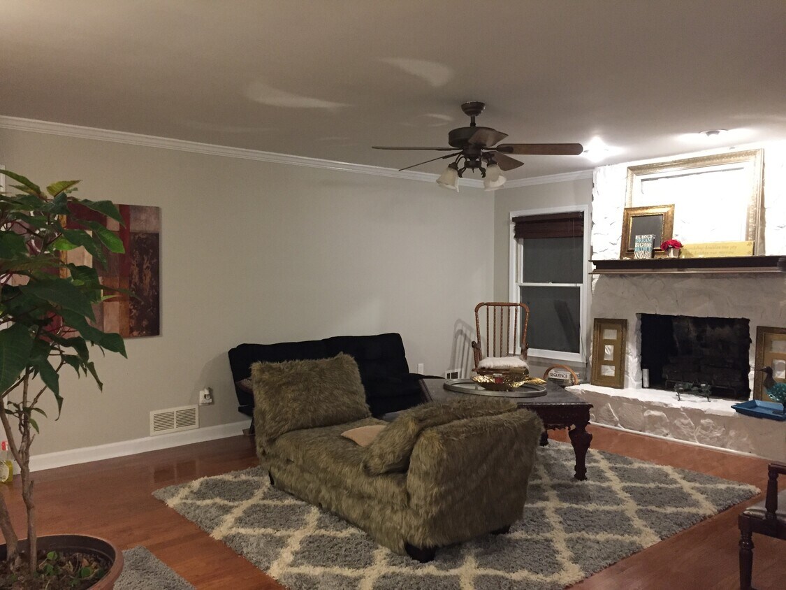 Primary Photo - 204 Hickory Ridge