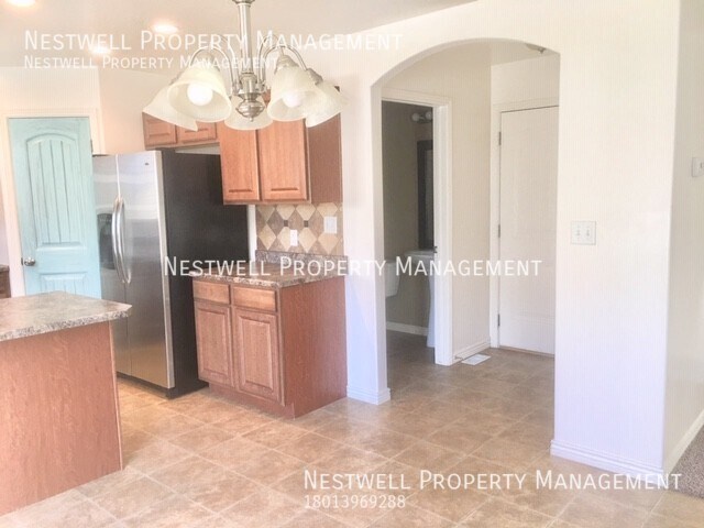 Building Photo - Great 4 bedroom 2 1/2 bath home in a great...