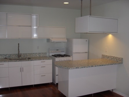 Building Photo - Breeze Avenue Apartments