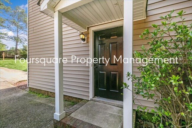 Building Photo - Duplex| Open Floor Plan | Conveniently Loc...
