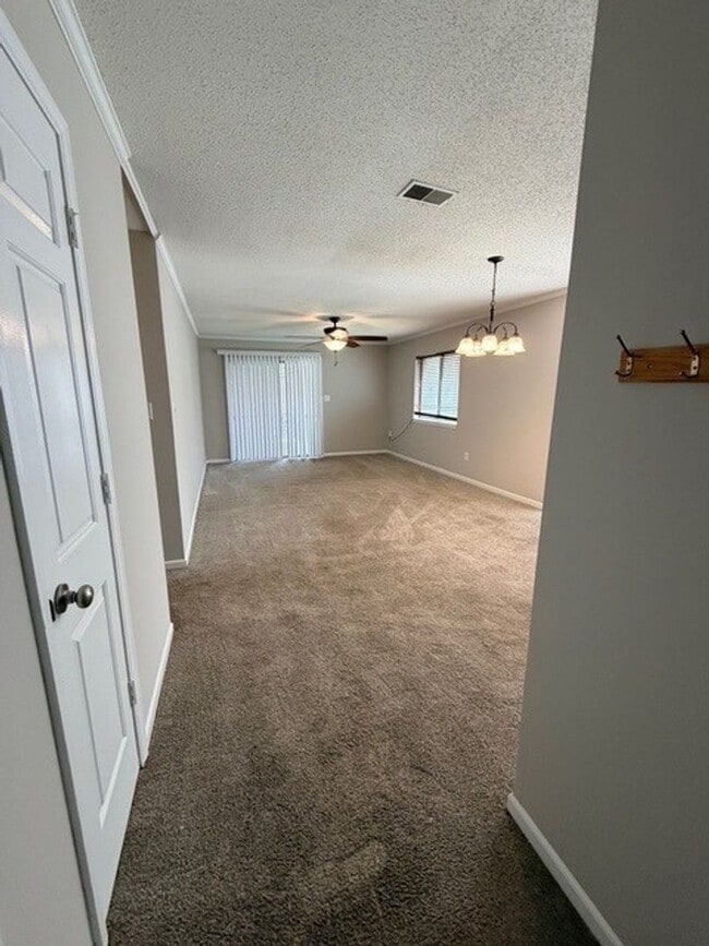 Foto del edificio - 500 Cokesbury St