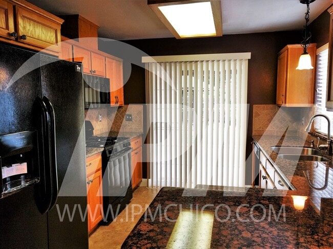 Building Photo - Cozy house