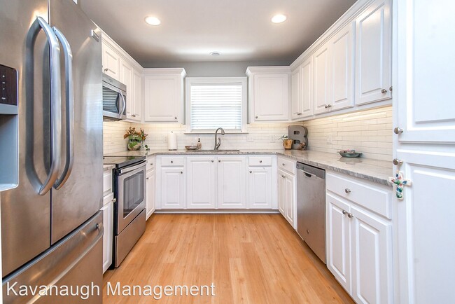 Building Photo - 3 br, 2 bath House - 33 Crown's Pointe