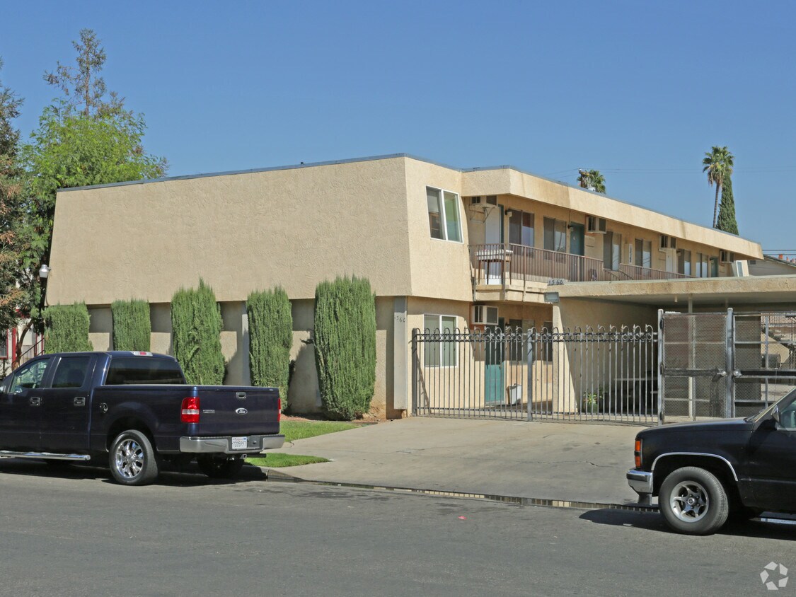 Foto del edificio - 1360-1370 E Bulldog Ln