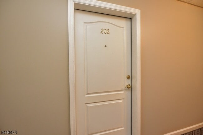 Building Photo - 203 Central Pk Pl